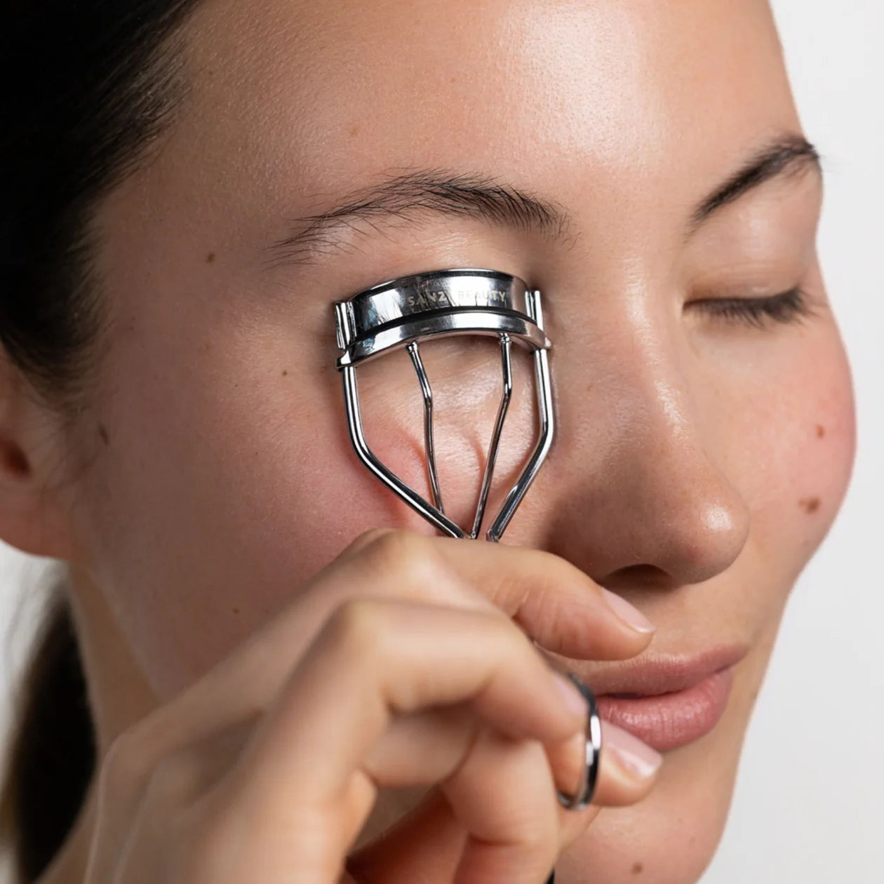 Sanzi Beauty Eyelash Curler   Hos Frisøren   Baronen